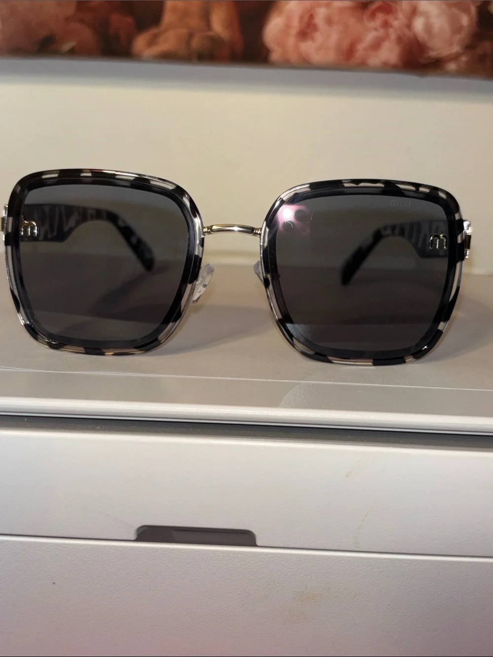 Square Tortoiseshell Sunglasses with Dark Gray Lenses
